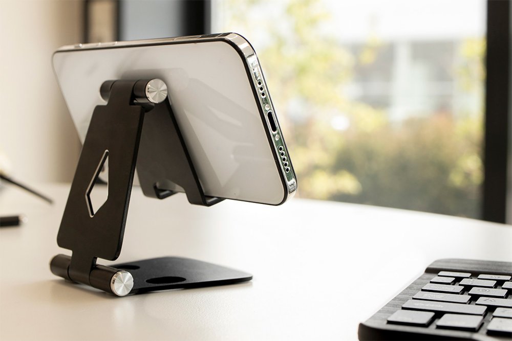 Mobiparts Phone Stand | Verstelbare Telefoonhouder van Metaal | Maat M 6 Mobiparts Phone Stand | Verstelbare Telefoonhouder van Metaal | Maat M - Afbeelding 6