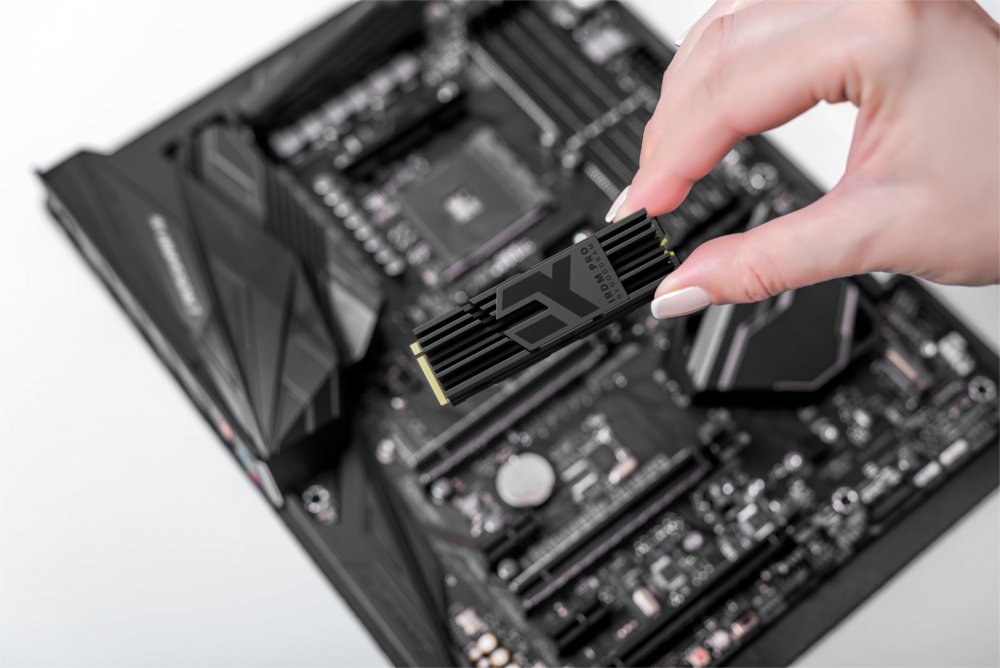 Goodram IRDM PRO | 2TB NVMe SSD | M.2 Gen4 | 7.000MB/s Lezen | 6.850MB/s Schrijven | Heatsink 6 Goodram IRDM PRO | 2TB NVMe SSD | M.2 Gen4 | 7.000MB/s Lezen | 6.850MB/s Schrijven | Heatsink - Afbeelding 6